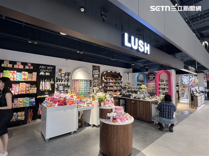 LUSH台南首站選在新光三越小北門店。（圖／記者林昱孜攝影）