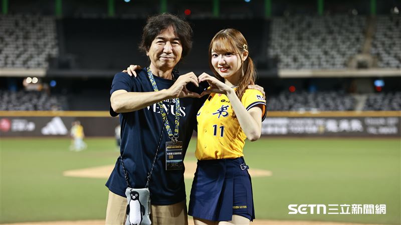 PS女孩日籍成員桃子和父親合影。（圖／記者劉彥池攝影）