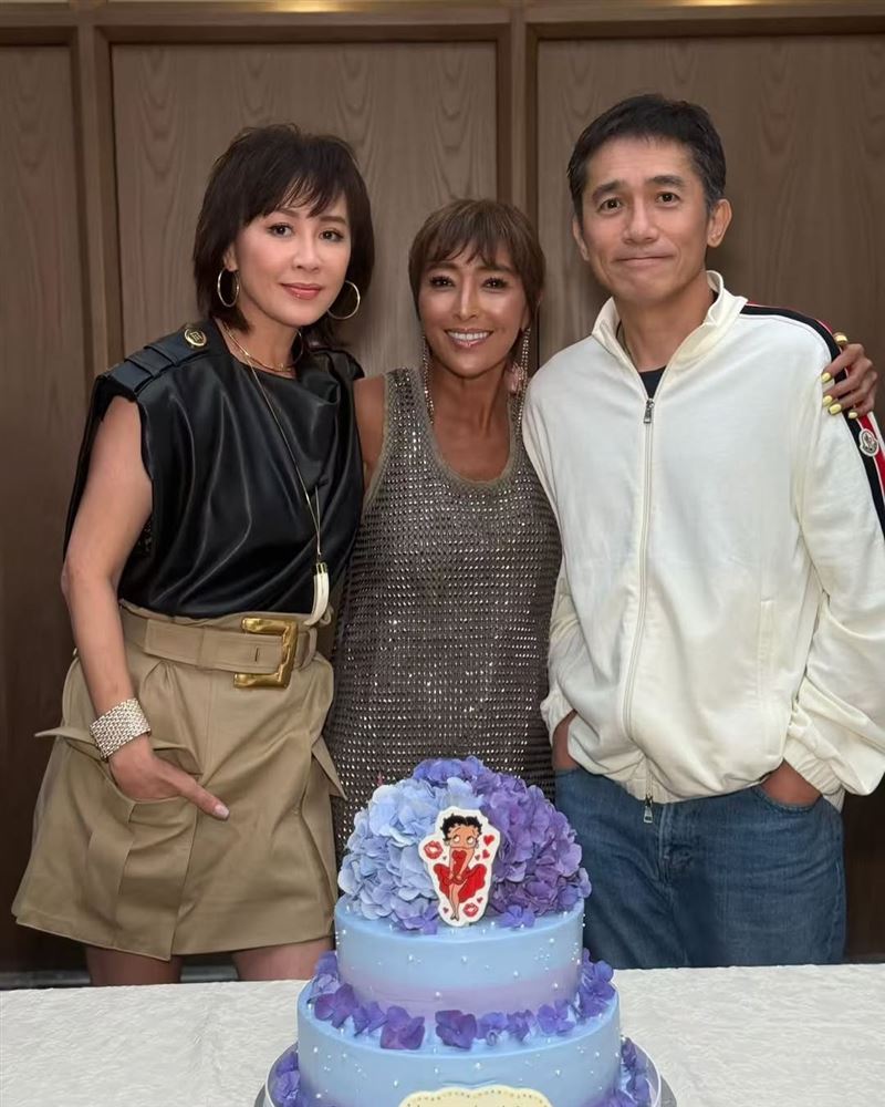 劉嘉玲（左）、梁朝偉（右）日前一同現身女星上山詩鈉（中）生日派對。（圖／翻攝自上山詩鈉IG）