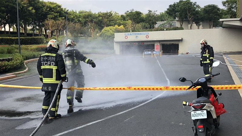 疑管線爆炸釀禍!美光員工急脫衣清洗