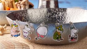 黑毛屋人氣扭蛋第二波，夏日海洋主題的五款姆明角色吊飾登場。（圖／品牌業者提供）