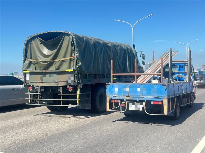 十軍團234旅蘇姓中士駕駛軍卡行經台74線時發生事故。（圖／翻攝畫面）