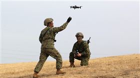 日本第一空挺團實施空降訓練 無人機也登場日本陸上自衛隊唯一的空降部隊「第一空挺團」每年1月舉行演訓，12日在千葉縣舉辦演訓時，搭載人工智慧（AI）功能的無人機也登場。中央社記者楊明珠千葉攝 114年1月12日