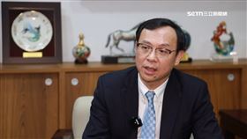 崇良粉紅控1800，石崇良。衛福部長