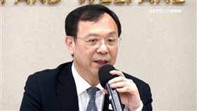 崇良粉紅控1800，石崇良。衛福部長