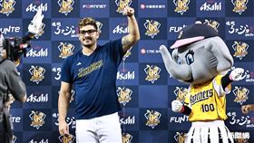 中職36年例行賽，中信兄弟先發投手羅戈獲選單場MVP。（圖／記者劉彥池攝影）