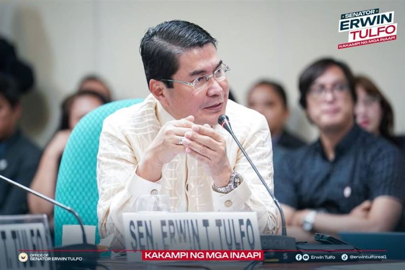 菲律賓參議院外交委員會28日召開聽證會，參議員杜爾弗認為中國對菲律賓毫無尊重，菲律賓應考慮是否該繼續奉行「一中政策」。（圖取自facebook.com/erwintulforeal）