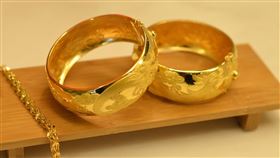 富達國際指出，黃金自去年以來累計上漲逾六成，避險與分散效益明顯，後市仍看好，具備長線投資價值，美元若持續走弱，黃金吸引力將進一步提升；美國財政赤字擴大，也加深市場對黃金的長期需求。黃金供應量有限，結構性需求持續上升，富達國際持續透過指數工具與礦業股配置黃金資產。（示意圖／PIXABAY）