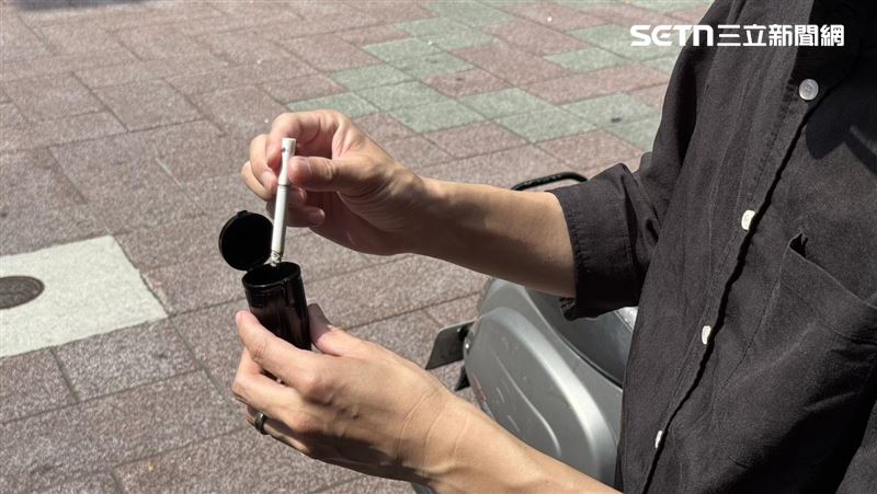 嘉義縣環保局舉辦撿菸蒂換現金，只要集滿600ml寶特瓶1瓶兌換30元現金，掀起熱潮。（圖／翻攝畫面）