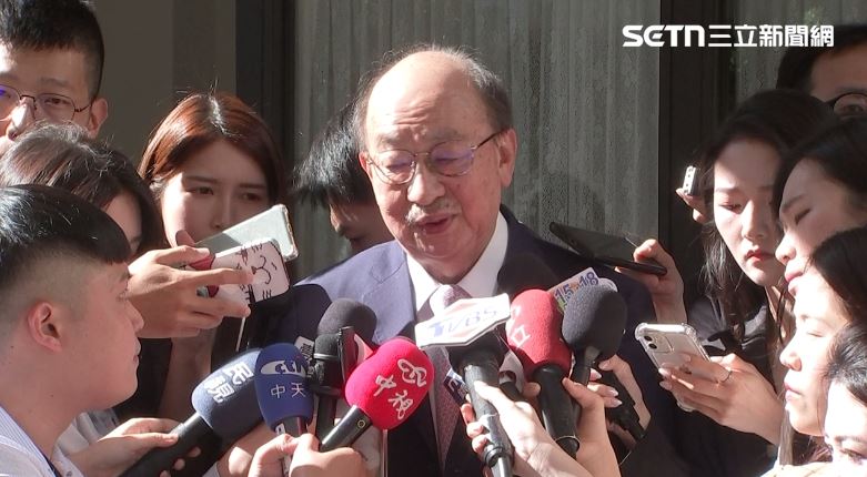 傳出妻子淚訴，都75歲了讓柯建銘做完這任總召，柯建銘受訪回應沒這回事。（圖／翻攝畫面）