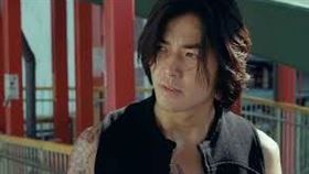 鄭伊健因主演《古惑仔》系列爆紅，他坦言這也是自己演藝生涯中「最大污點」。（圖／翻攝自網路）