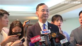 朱立倫出席抗戰勝利暨台灣光復八十週年見證與省思紀念座談會，並接受媒體聯訪。（圖／翻攝畫面）