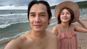 羅文裕陪伴癌妻化療。（圖／翻攝自臉書）