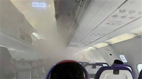 春秋航空被旅客抱怨機艙內溫度太低，誘導乘客買毛毯。（圖／翻攝小紅書／小小王呀）