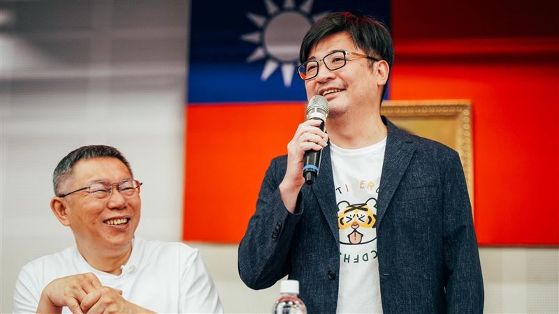 謝典林曬柯文哲合照：藍白合是唯一武器