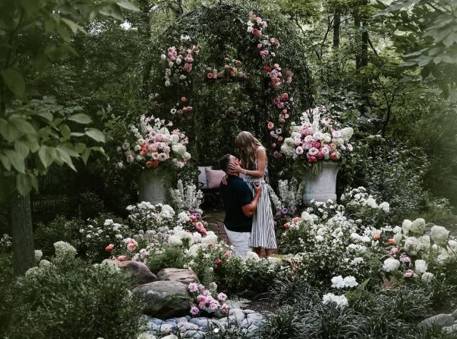 泰勒絲閃電訂婚！凱爾西竟被她唱成最甜蜜的《業力》，真實原因是泰勒絲選擇希望、善良與正途行事。業力不是壞事，也可以是好報。（圖／翻攝自IG @killatrav）