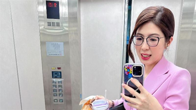李怡貞紀錄父親病危過程挨酸。（圖／翻攝自李怡貞臉書）