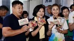 《全民農LIVE秀》現場星光熠熠，總經理廖季方、鳳凰藝能總經理余政鴻、雲林縣長張麗善以及藝人梁佑南、劉至翰、余政鴻、查理等人一起推薦雲林農特產。（圖／民視提供）