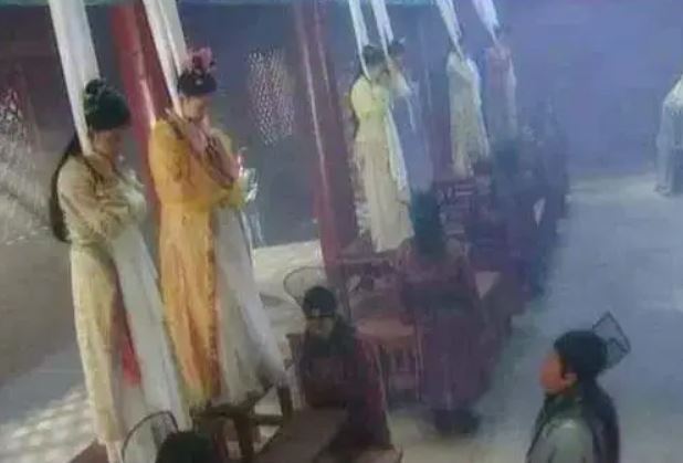 宮女與妃嬪若拒絕殉葬，結局往往比自縊更可怕。（圖／翻攝自微博）