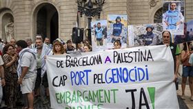 在西班牙出現抗議以色列有系統計畫謀殺記者的集會。（圖／美聯社／達志影像）