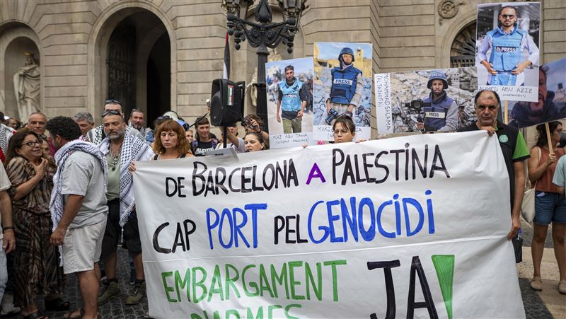 在西班牙出現抗議以色列有系統計畫謀殺記者的集會。（圖／美聯社／達志影像）