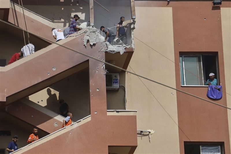 這張照片是在此次遭襲的納瑟醫院死亡記者中的其中一名，記者Mariam Dagga喪生前所拍攝的照片之一。（圖／美聯社／達志影像）