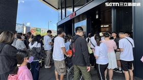寶可夢中心,泡泡瑪特,新光三越,小北門店,台南,插隊（圖／記者林昱孜攝影）