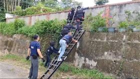 新北刑大攻堅過程。（圖／翻攝畫面）