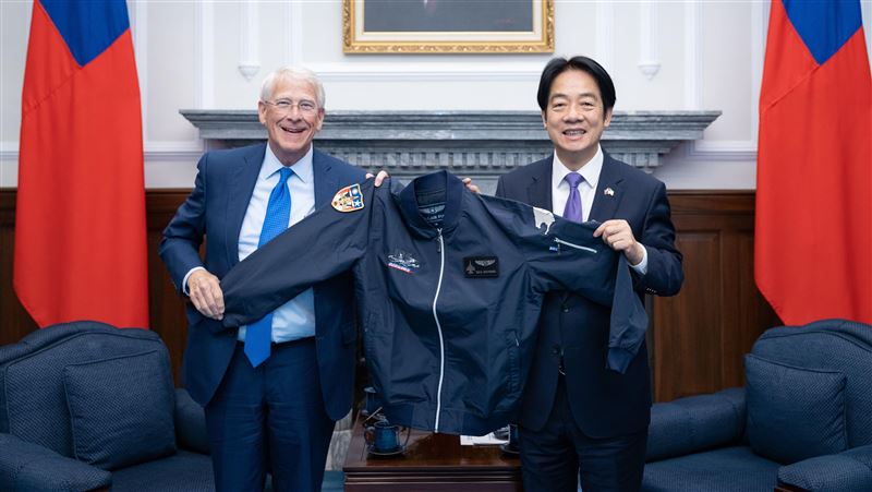 美參院軍委會主席訪台　賴清德贈禮藏巧思