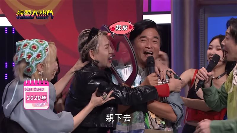 宗也想安全之吻，果被下。（／翻自《大》YouTube）