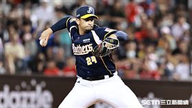 中職36年例行賽，中信兄弟先發投手柯威士。（圖／記者劉彥池攝影）