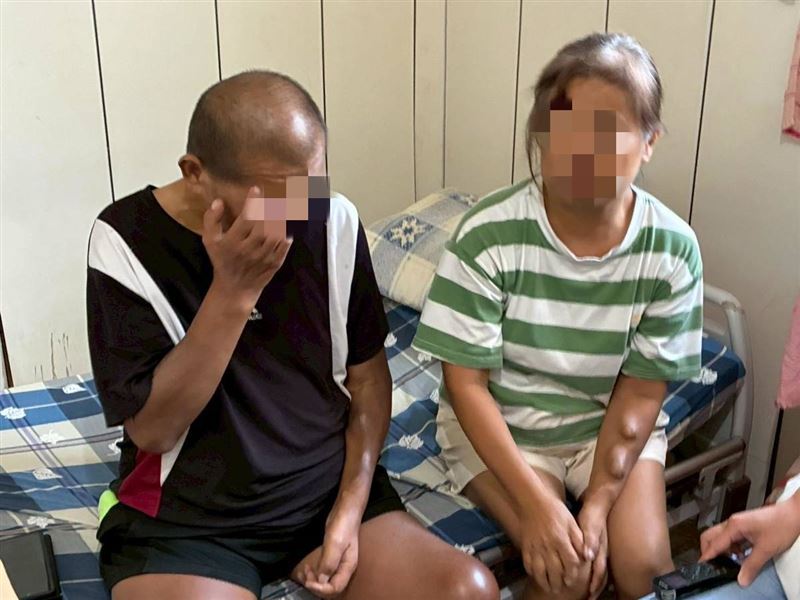 父親臥病、母親雙手變形、哥哥智能障礙，大四罕病女孩小婷拼獎學金養全家令人心疼。（圖／《愛的延續公益協會》提供）
