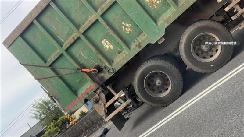 屏東縣新園鄉臥龍路發生死亡車禍。（圖／翻攝屏東小鎮資訊粉絲團）