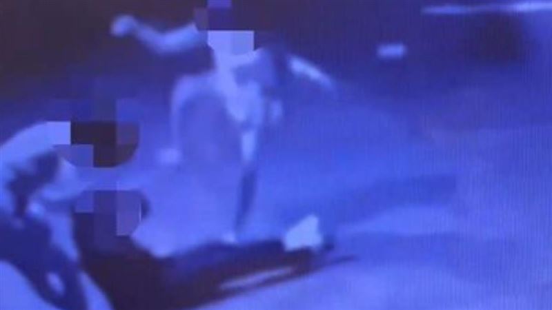 不爽被搭訕！2女當街毆1男、她又襲警被逮