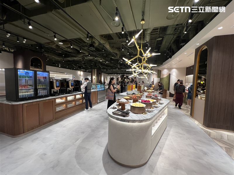 朵頤牛排重磅回歸，地點選在台南新光三越小北門店，排餐加自助吧千元有找。（圖／記者林昱孜攝影）