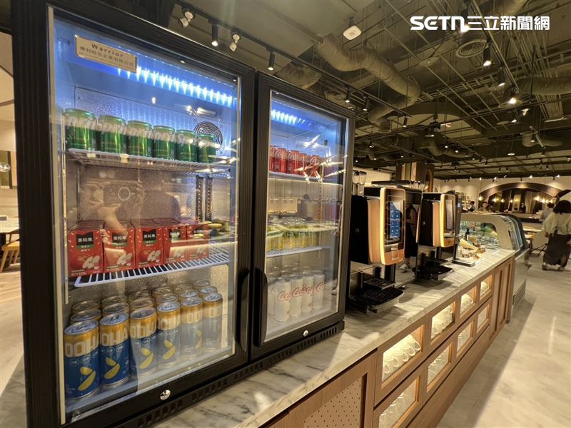 自助吧飲料區誠意十足。（圖／記者林昱孜攝影）