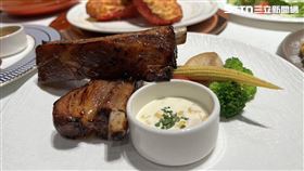 朵頤牛排重磅回歸，地點選在台南新光三越小北門店，排餐加自助吧千元有找。（圖／記者林昱孜攝影）