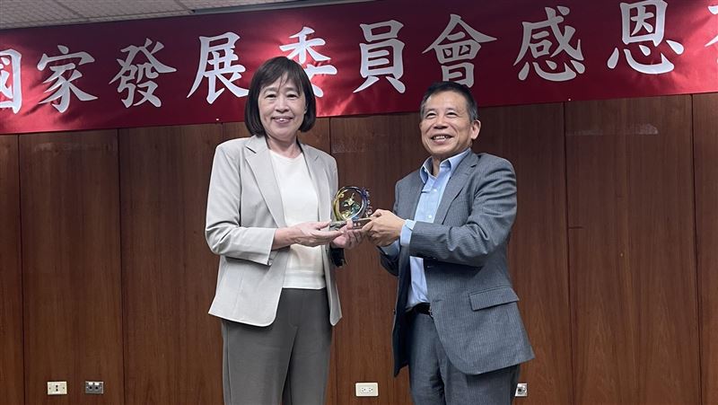 劉鏡清：有矽光子台灣永遠第一大國