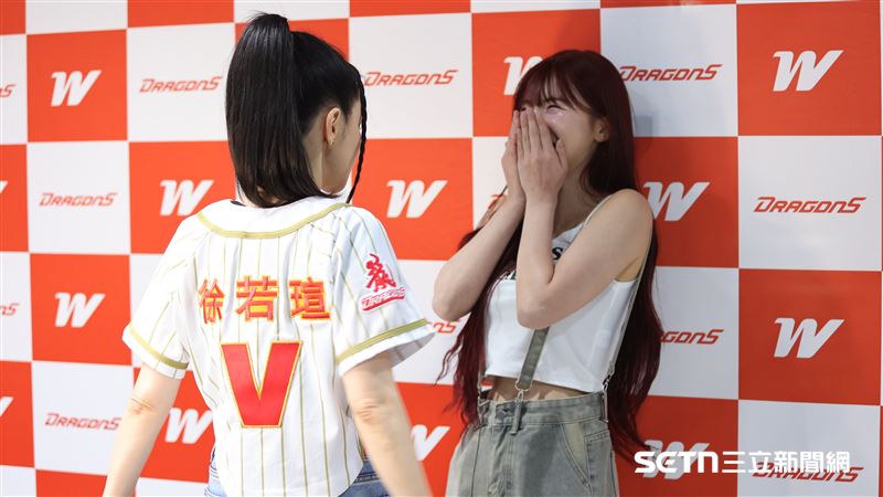 徐若瑄逗笑李多慧。（圖／記者劉彥池攝影）