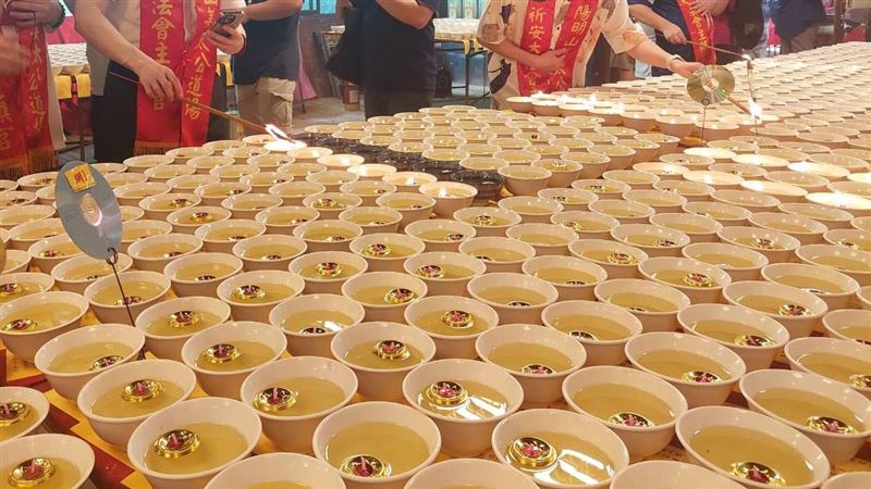 楊紫瓊也點過！謝玲玲陽明山低調點燈祈福