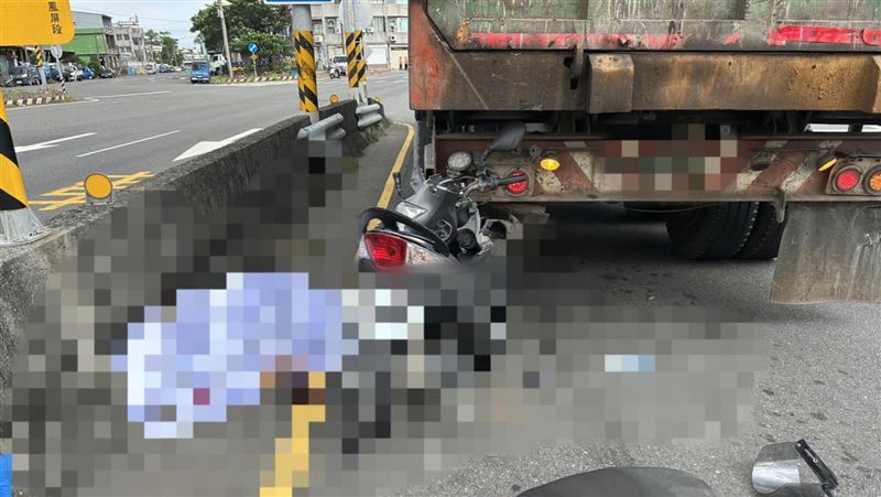 騎士沒有減速撞上聯結車，上半身幾乎粉碎當場慘死。（圖／翻攝畫面）