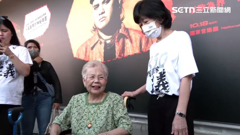 民眾黨「司法改革 公民走讀」活動，柯媽何瑞英與陳佩琪現身聲援（圖／翻攝畫面）