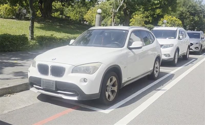 BMW「未掛牌」免費停路邊車格！警說明了