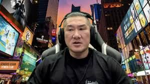 近期，Kimmy參與館長首次SWAG直播，兩人互動逗趣，現場粉絲熱情刷禮物。（圖／翻攝自網路）