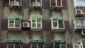 鐵窗/租屋族/冷氣(記者陳弋攝影)