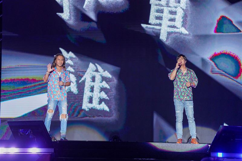 桃園珍珠海岸國際音樂節首日熱翻，動力火車壓軸：辛苦大家等待了