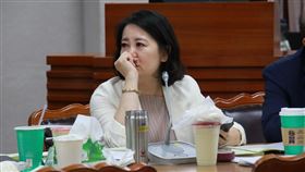 吳思瑤透露，自己在聆聽文化部長李遠捍衛預算的發言時，流下無奈的淚水。（圖／翻攝自吳思瑤臉書）