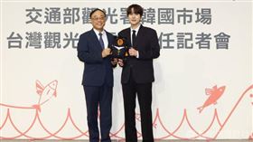 交通部觀光署邀請韓國知名偶像團體Super Junior成員圭賢（右）擔任韓國市場台灣觀光代言人。（圖／翻攝自網路）