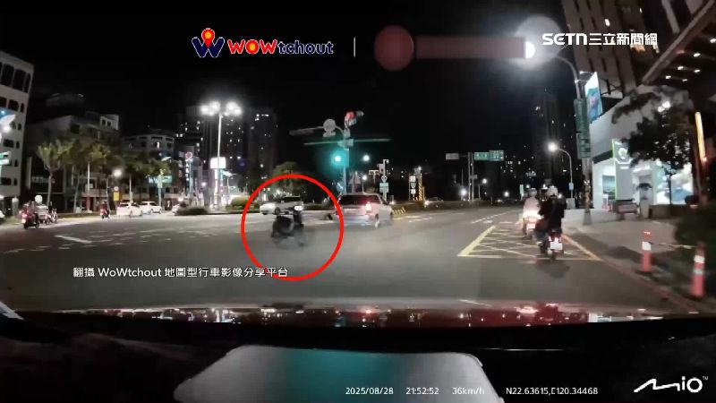 「無人車」橫跨大馬路