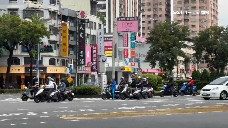 鬼月開車險撞幽靈機車　乘客嚇：人咧？！